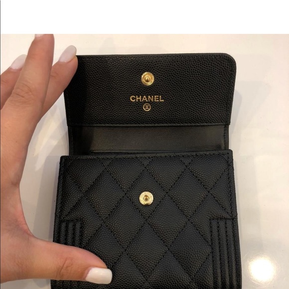 Chanel black with gold hardware wallet - Picture 2 of 8